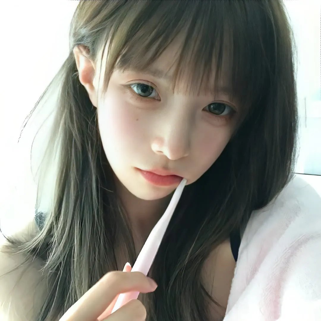 午夜下的刺花 海报